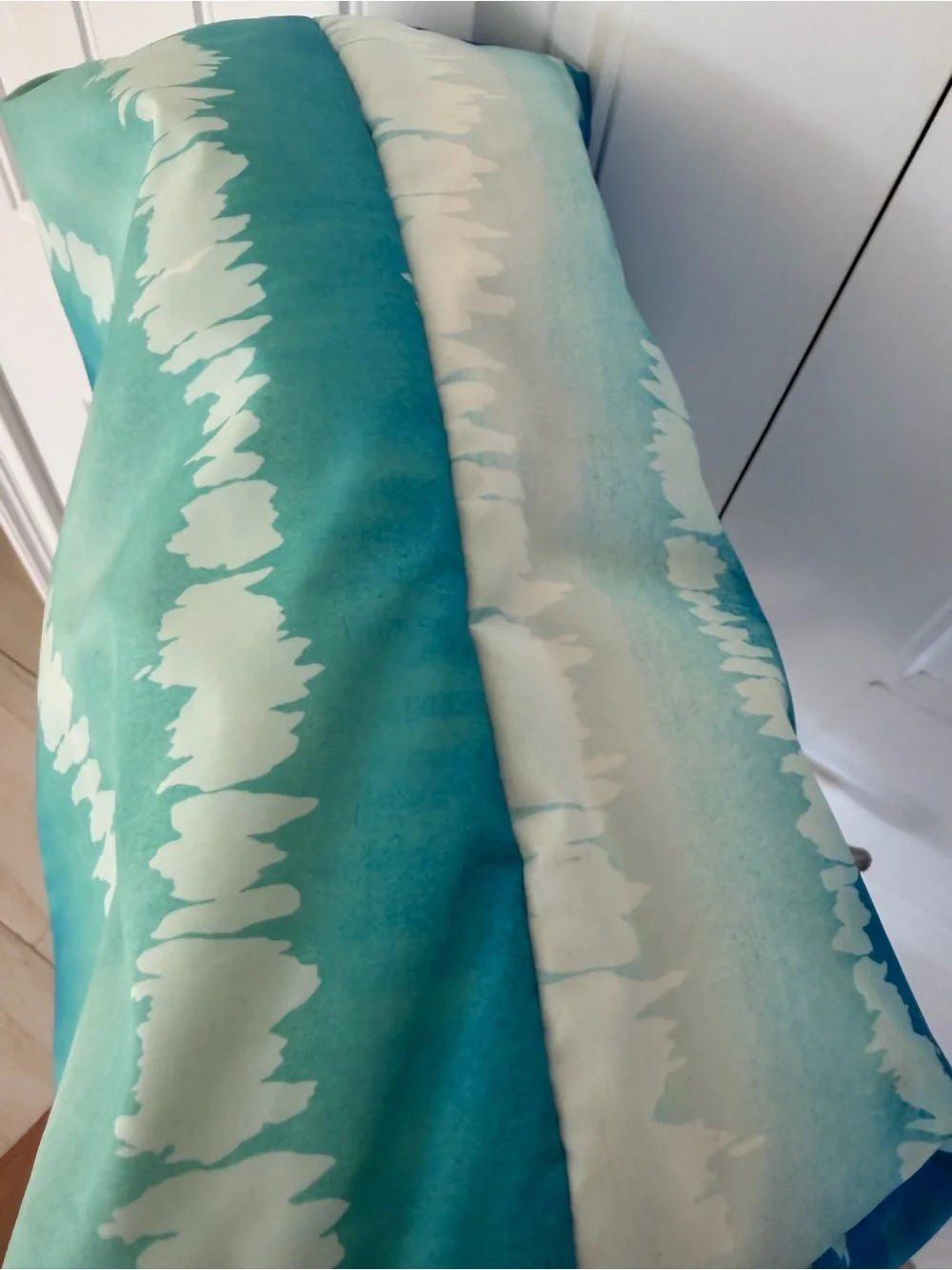 Steve Madden Tie Dye Blue/White Duffle Bag Diaper Beach Travel Vacation